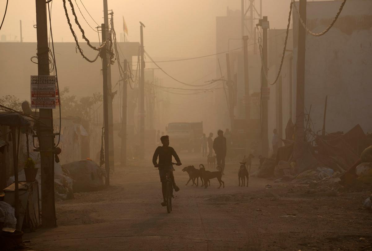 Indian Capital Engulfed in Smoke After Landfill Catches Fire