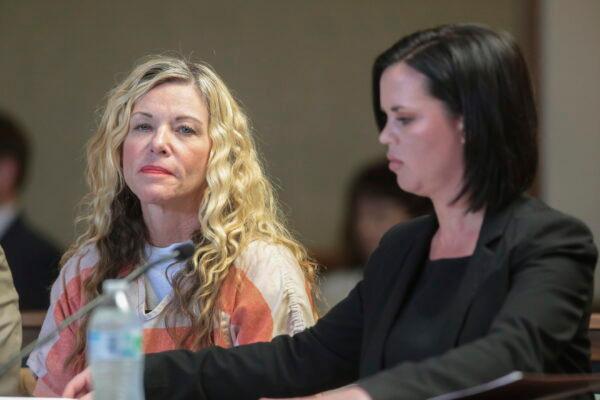 Lori Vallow Daybell (L) glances at the camera during her hearing in Rexburg, Idaho, on March 6, 2020. (John Roark/Pool/The Idaho Post-Register via AP)