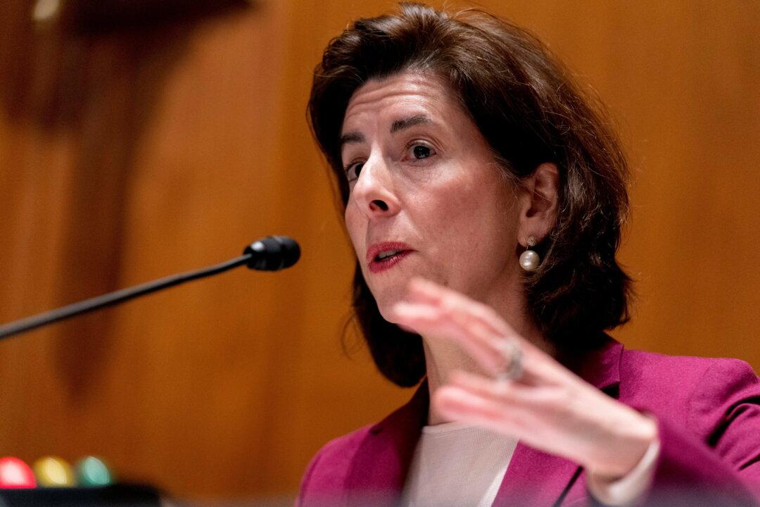 Chipmakers Will Abandon Plans for US Plants Unless Congress Passes $52 Billion Funding, Warns Raimondo