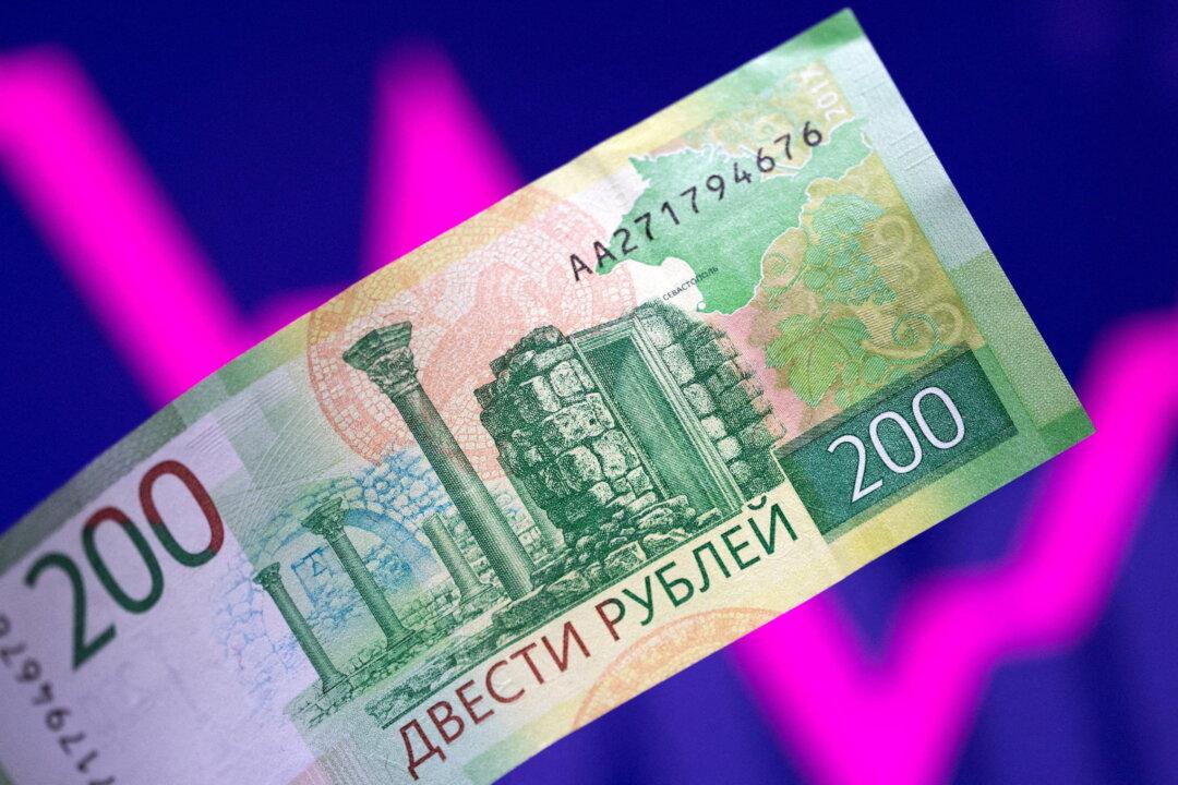 Rouble, Russian stocks hit over 5-week highs in early Moscow trade