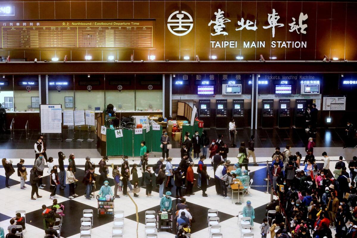 People wait to receive their booster shot of COVID-19 vaccine at the lobby of Taipei main station ahead of Lunar new year in Taipei, Taiwan, on Jan. 24, 2022. (Ann Wang/Reuters)