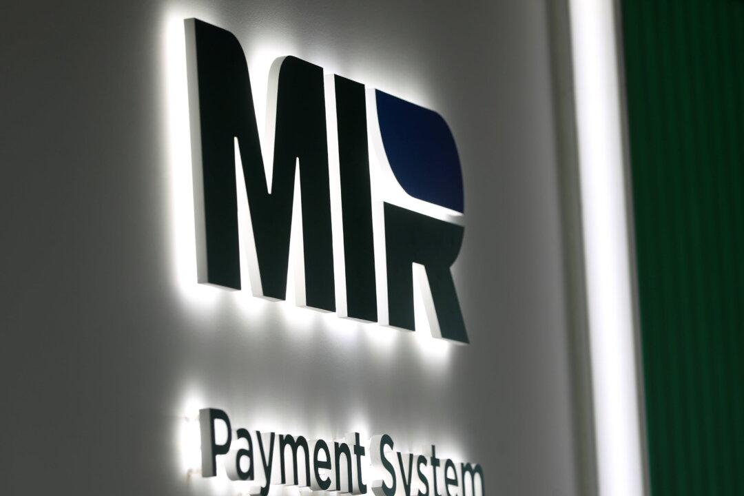Russia Turns to China for Microchips for In-demand Domestic Bank Cards