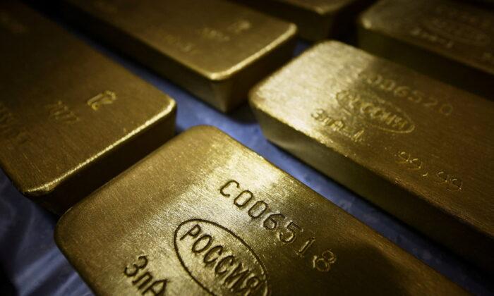 Gold Prices Flat as Firmer Dollar, Yields Dim Safe-Haven Demand