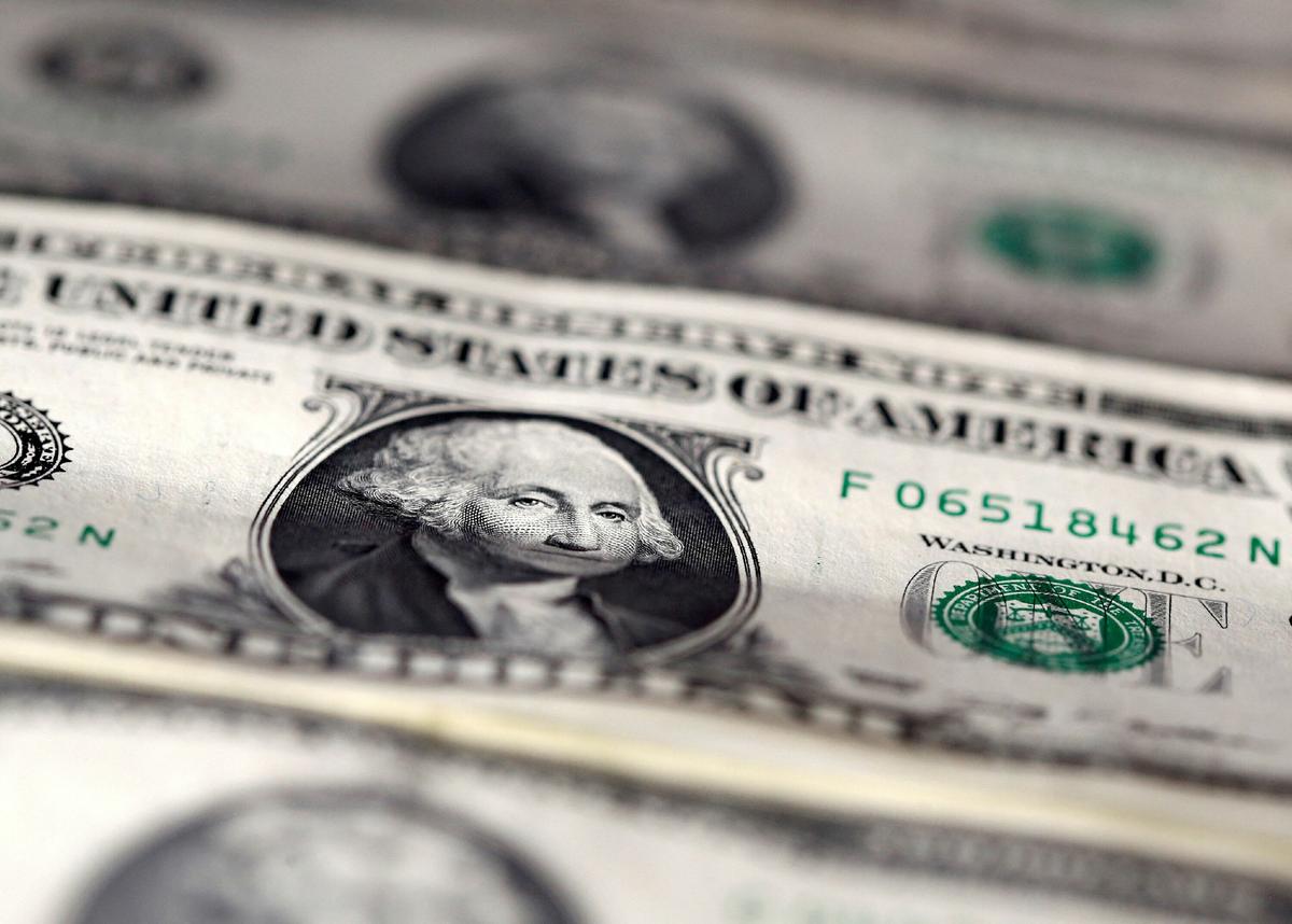 US Dollar Risks Mount as Threats to Market Dominance Grow