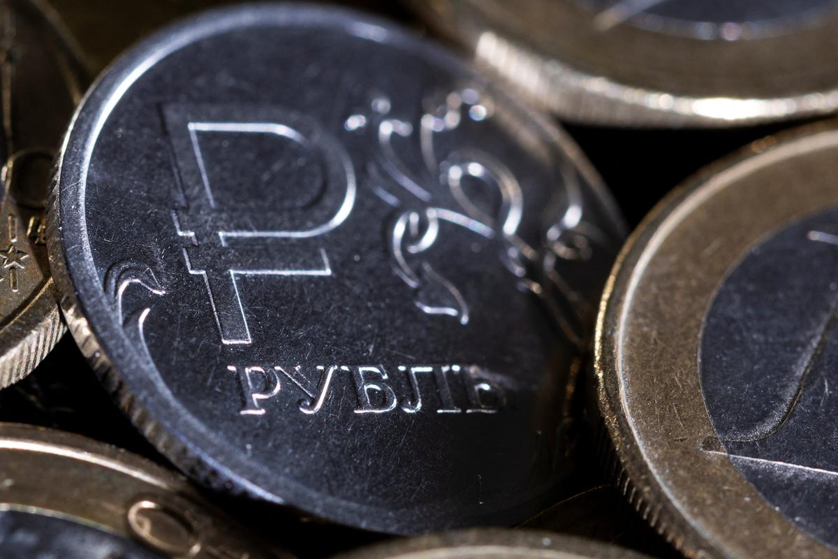 Ruble Slumps Over 10 Percent to Near 2-Week Low as Russia Slashes Rates Again