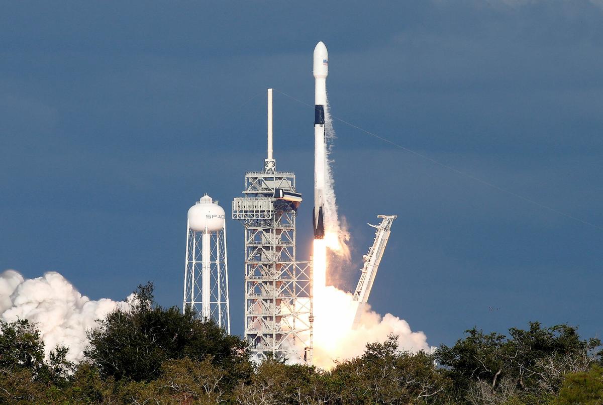 SpaceX Plans Weekend Launches From California, Florida