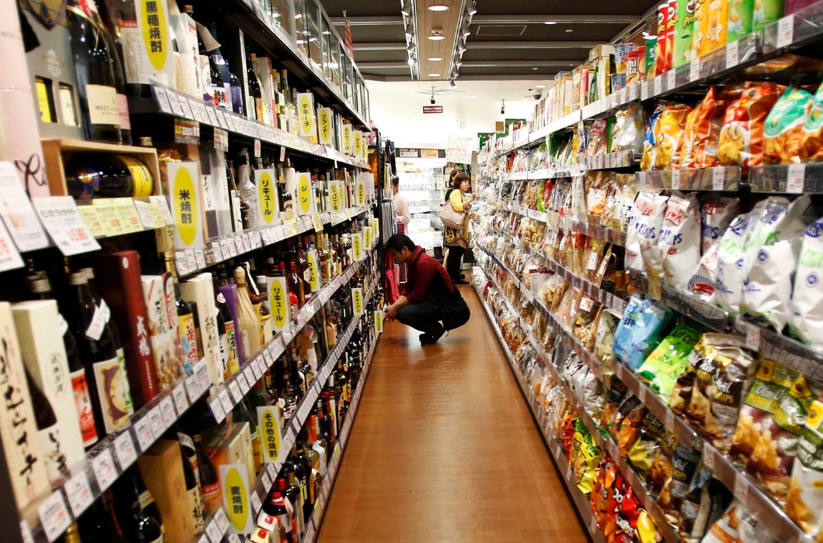 Japan’s Wholesale Inflation Stays Near Record on Ukraine War, Weak Yen
