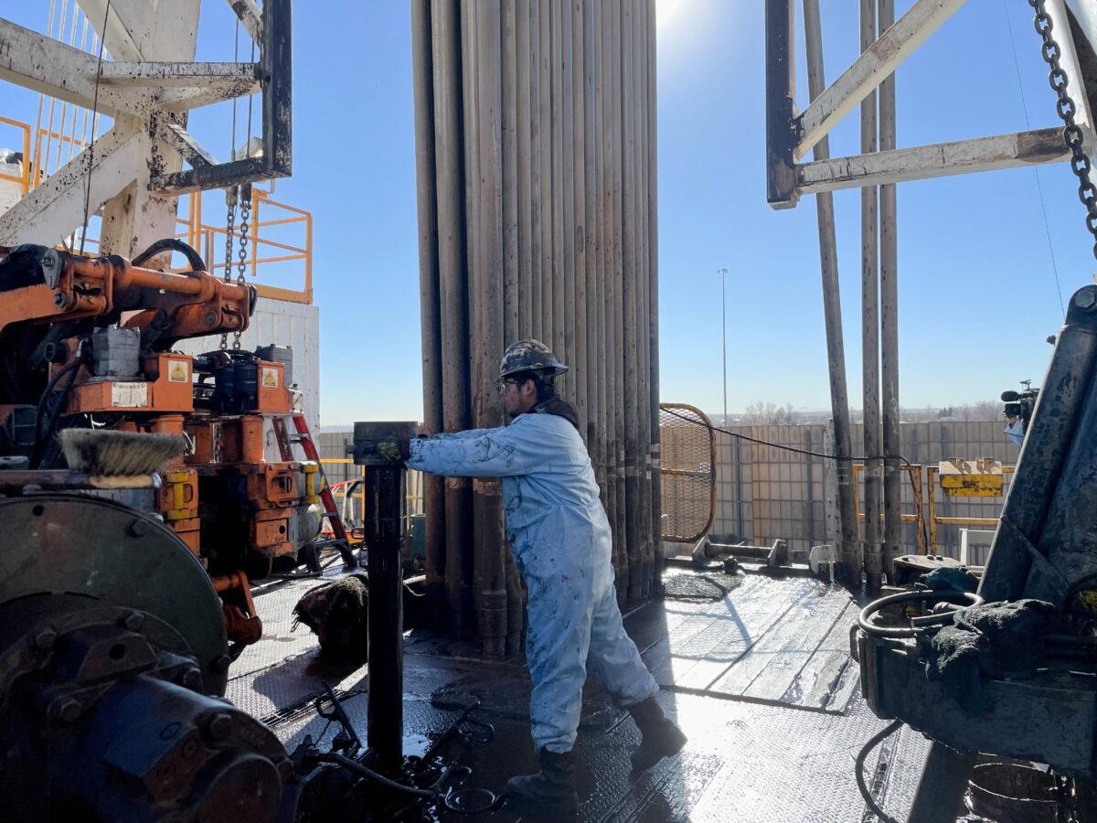 A rig hand works on an electric drilling rig for oil producer Civitas Resources in Broomfield, Colo., on Dec. 2, 2021. (Liz Hampton/Reuters)