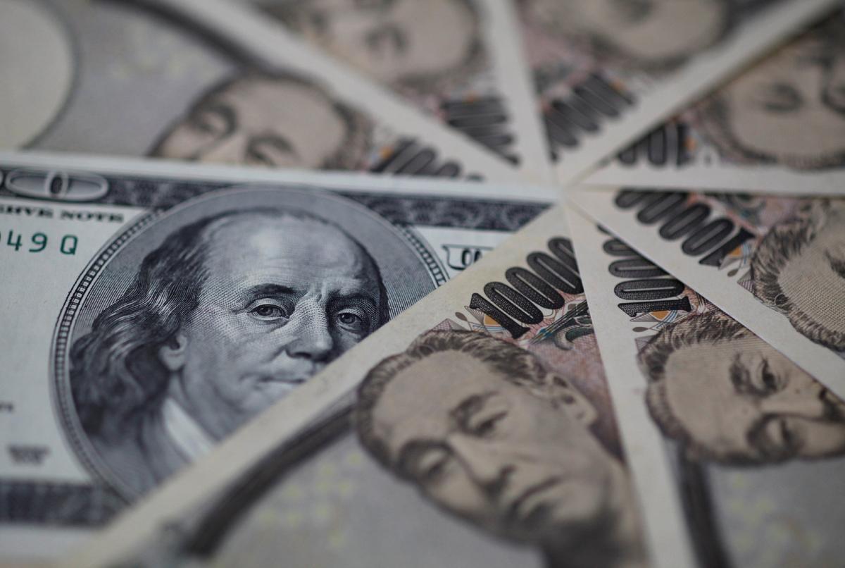 Japan’s Yen Bounces Briefly After Kuroda Comments