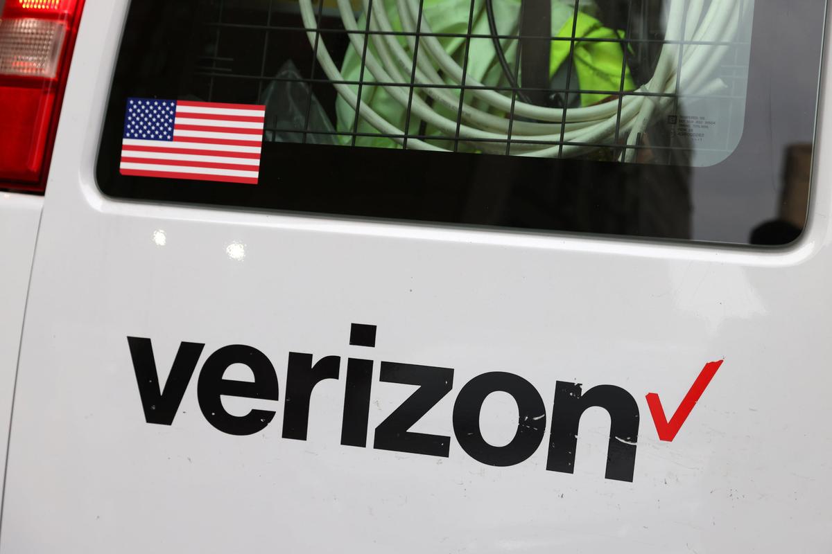 Verizon Raises Minimum Wage to $20 an Hour for US Employees