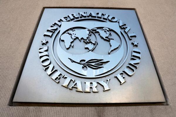 The International Monetary Fund logo outside the headquarters building during the IMF/World Bank spring meeting in Washington on April 20, 2018. (Yuri Gripas/Reuters)