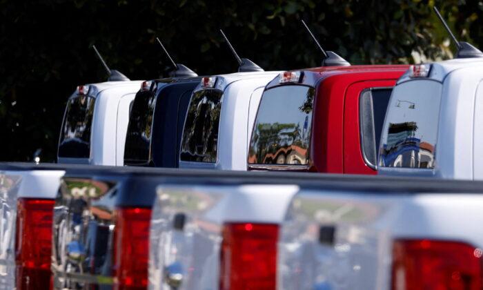 US Auto Sales to Fall in April on Tight Inventories, Rising Rates: Data