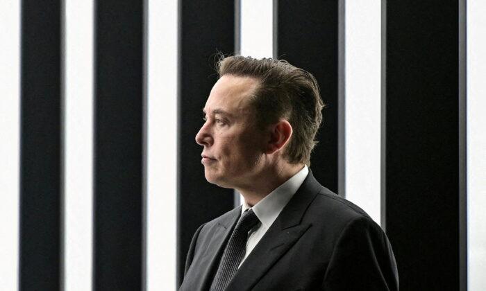 Elon Musk Wonders Why Vanity Fair Invited Ghislaine Maxwell to Party in 2014