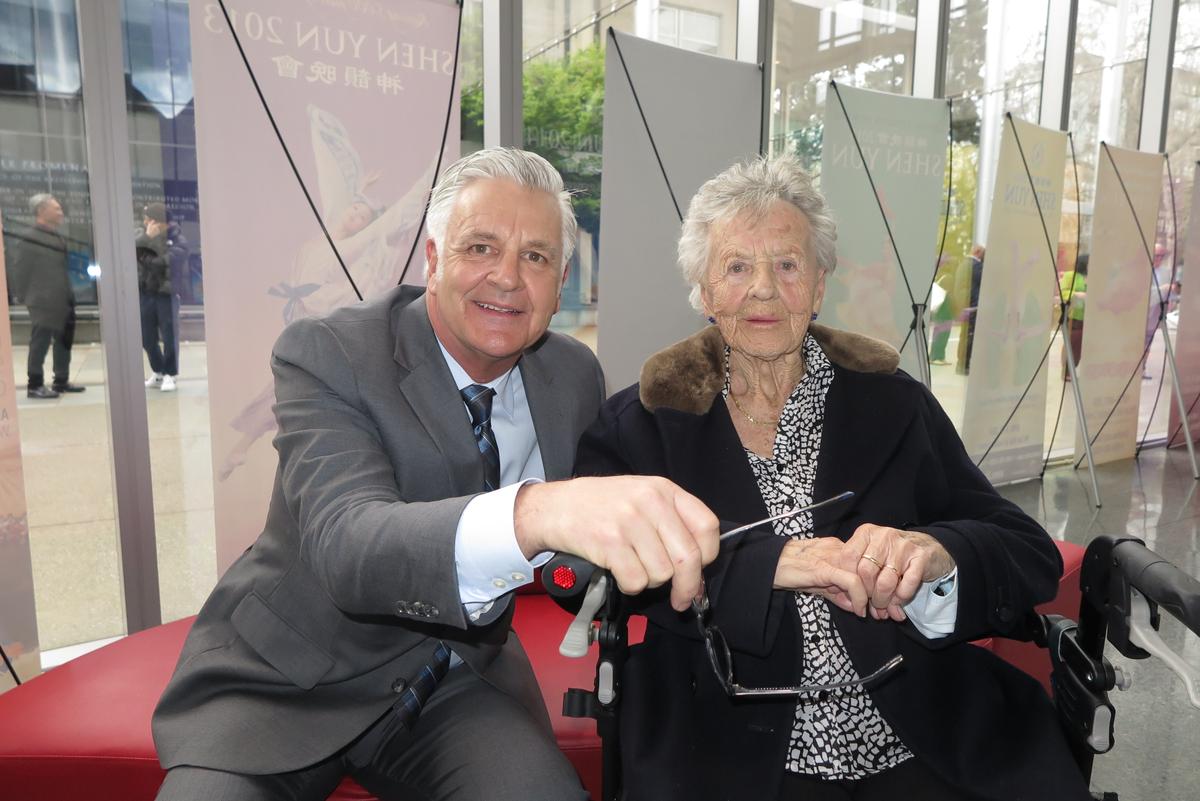 Dutch Family Applauds Shen Yun’s Depiction of Courageous Chinese People