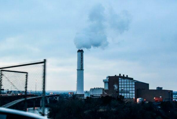 The smokestack of the Wheelabrator Incinerator is seen near Interstate 95 in Baltimore, on March 9, 2019. (Eva Claire Hambach/AFP via Getty Images)