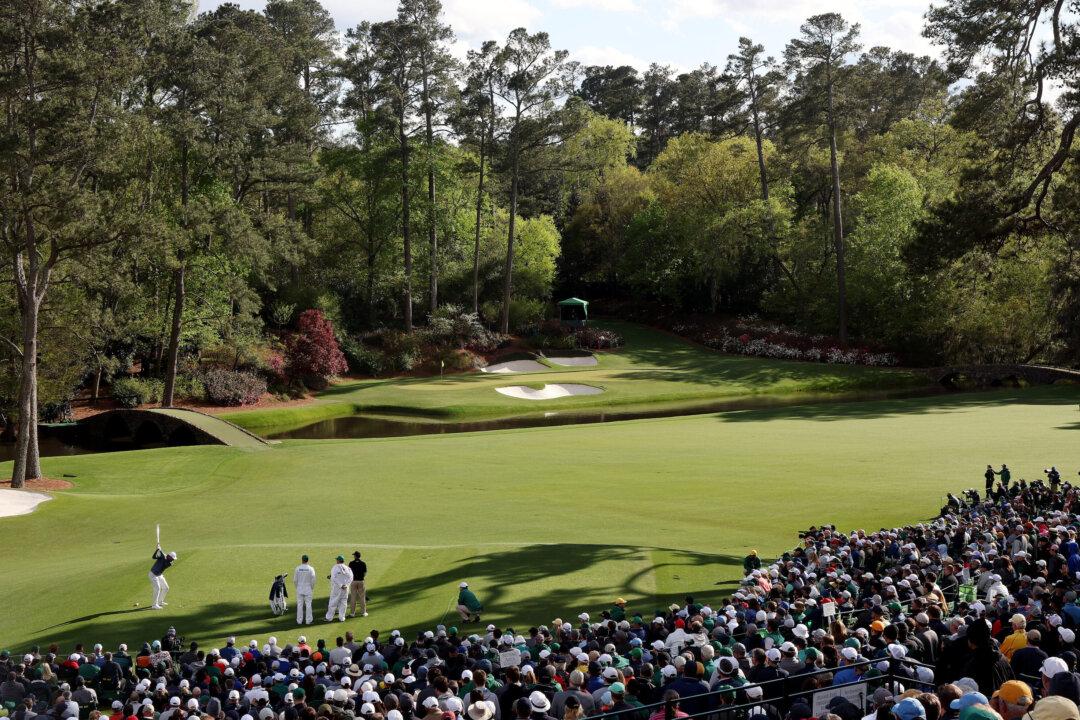 Scheffler Keeps Lead at the Masters While Tiger Drops With Putting Woes