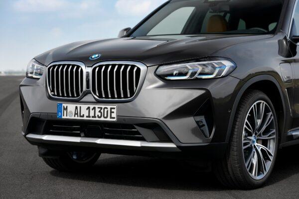 The front with signature BMW grille. (Courtesy of BMW)