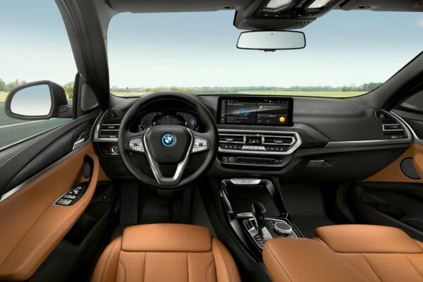 Looking from the driver's seat. (Courtesy of BMW)