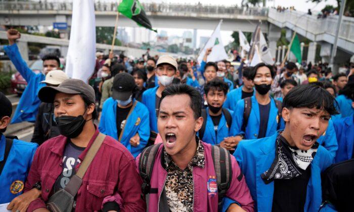Indonesian Students Protest Rumored Delay of 2024 Election