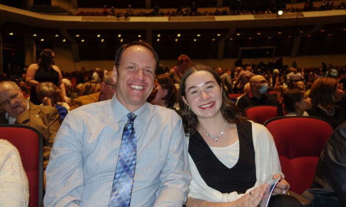 Father Gifts Daughter a Ticket to Shen Yun for Her Birthday—A Delightful Experience