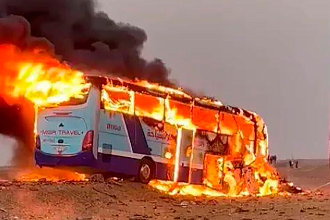 Truck Hits Tourist Bus in Egypt, Kills 10 Including 4 French