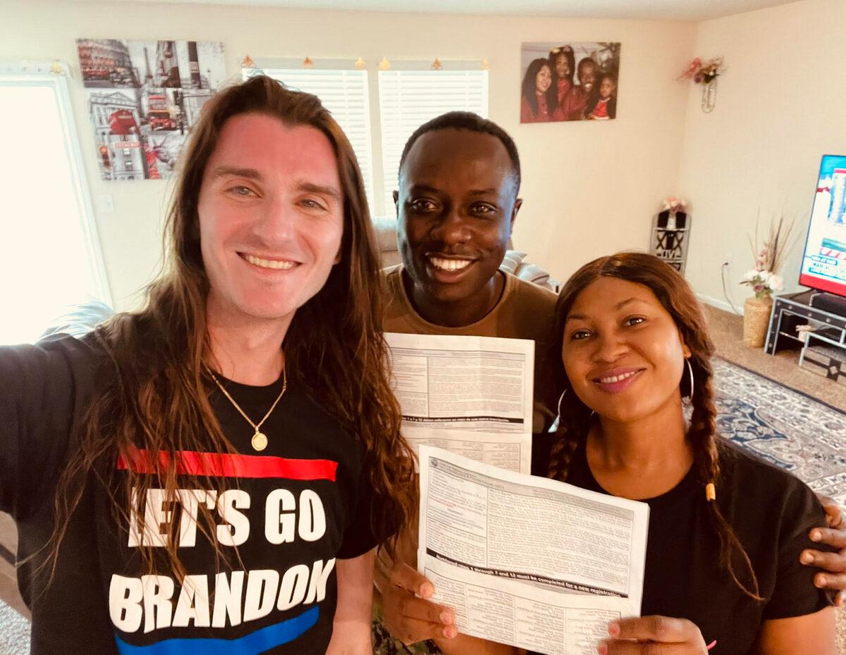 Scott Presler poses for a selfie with two newly registered Republicans during his Fla. voter registration campaign on April 8, 2022. (Courtesy of Scott Presler)