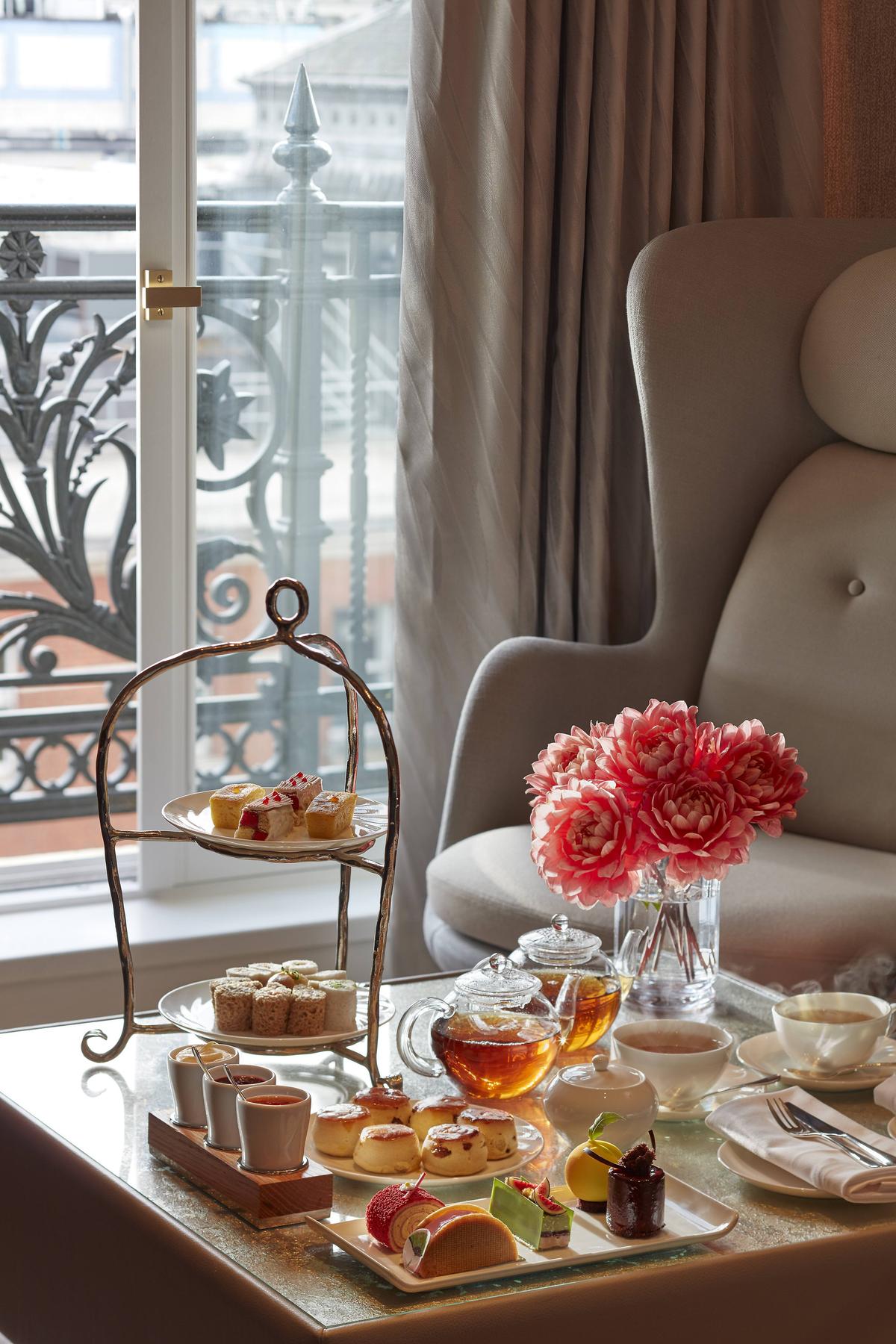 Afternoon Tea in The Rosebery at Mandarin Oriental Hyde Park. (Courtesy of Mandarin Oriental)