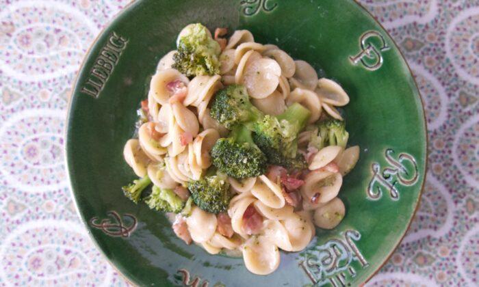 One-Pan Orecchiette With Broccoli, Bacon, and Crispy Garlic