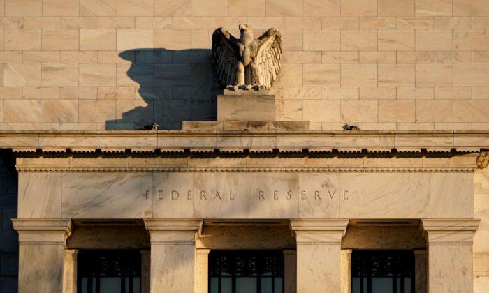 Fed Policymakers Split on Post-Pandemic Inflation Landscape