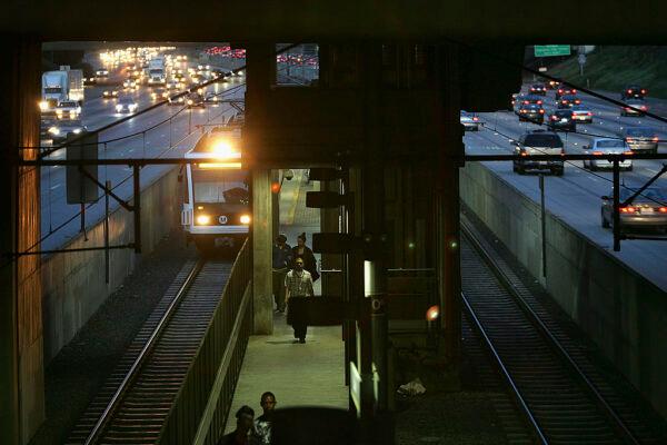 A Los Angeles-bound Metro Rail train stops at the Lake Metro Link station along the 210 freeway in Pasadena, Calif., on April 13, 2007. (David McNew/Getty Images)