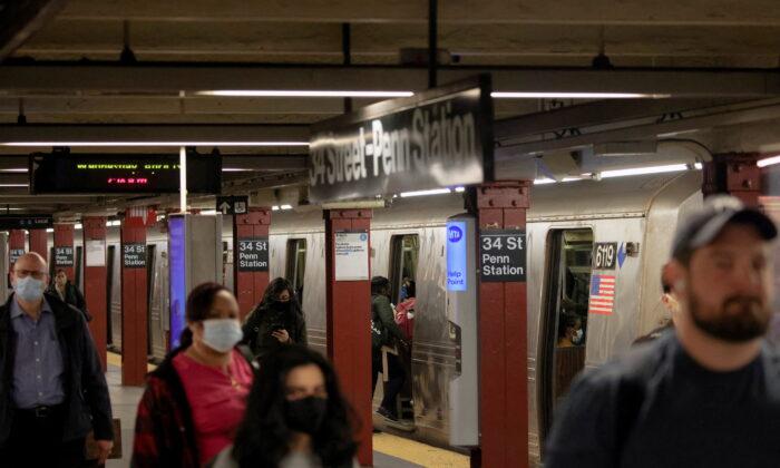 New York Subway Continues as Normal as Shooting Suspect Arrested