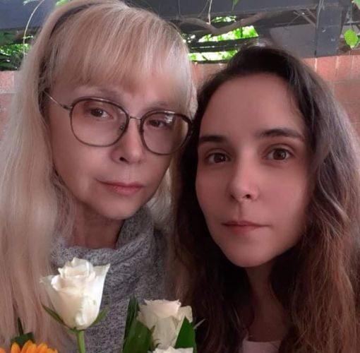 Viktoriya and her mother in Melbourne, Australia. (Supplied/Viktoriya Skoryk)