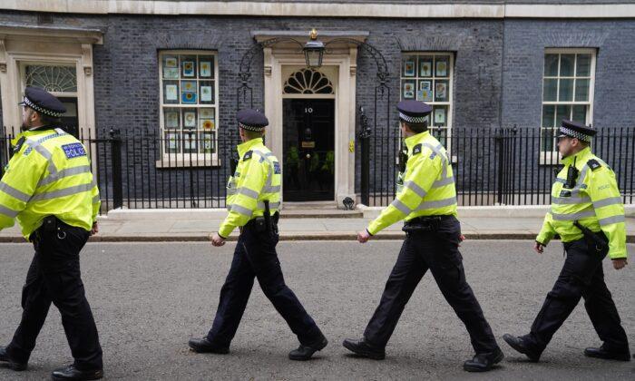 UK Minister Resigns Over ‘Repeated Rule-Breaking’ in Downing Street During COVID-19 Lockdown