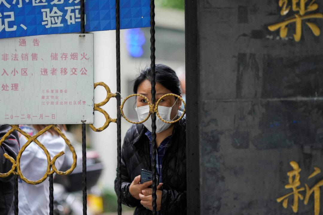 Shanghai Residents Pushed to Their Limits Amid Ongoing Lockdown