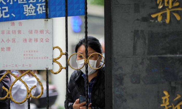 Shanghai Residents Pushed to Their Limits Amid Ongoing Lockdown