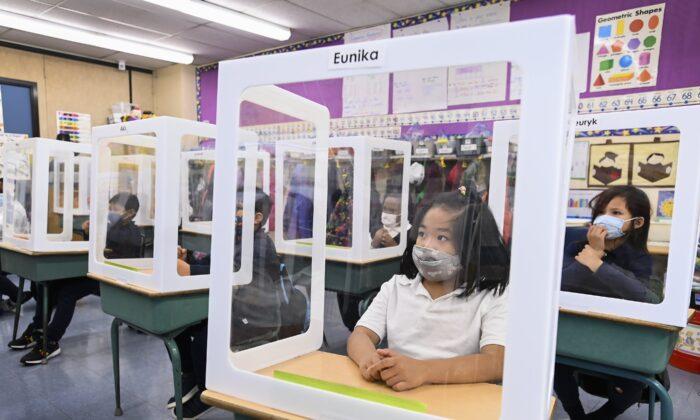 School Board Officials Not in Position to Reinstate Mask Mandates: Ontario Education Minister