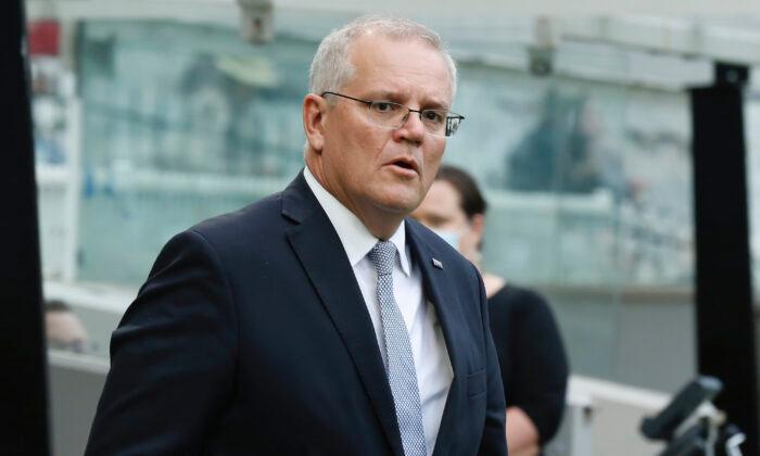 Australian PM Heads West With Defence Pitch