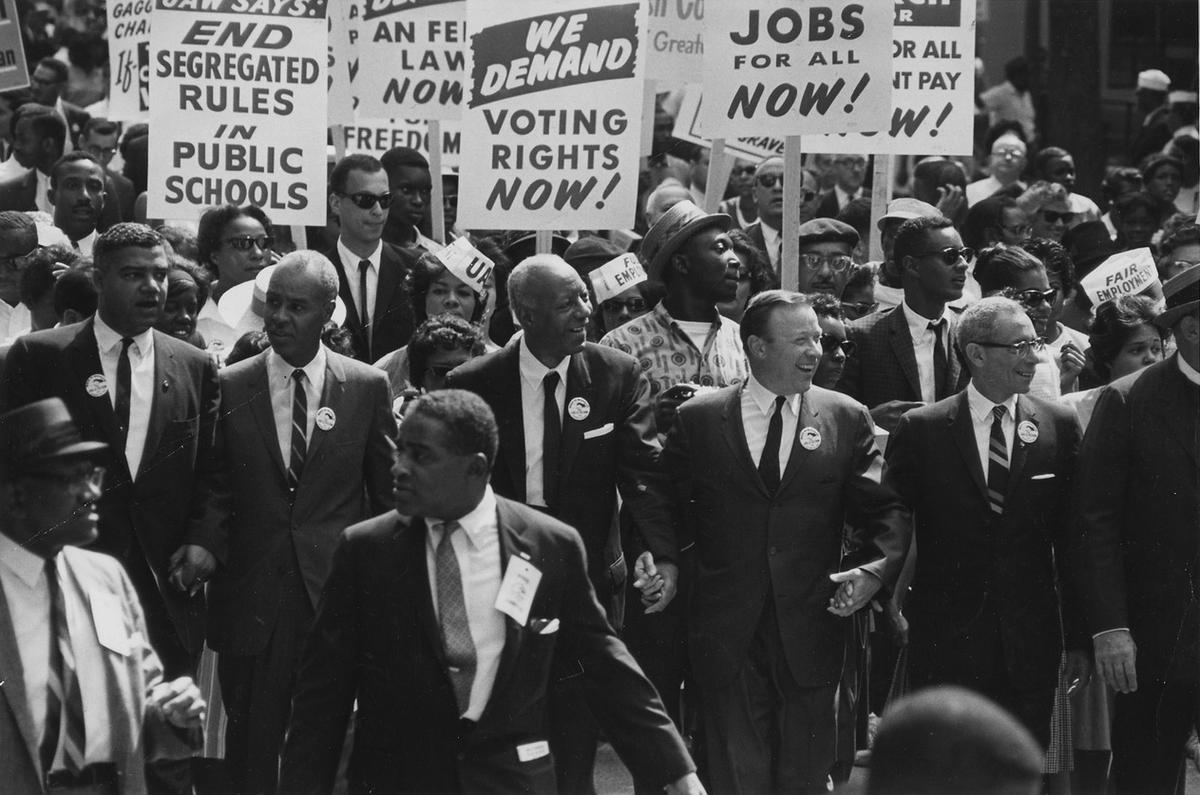 Leaders of the civil rights movement marching from the Washington Monument to the Lincoln Memorial. (<a href="https://commons.wikimedia.org/wiki/File:Civil_Rights_March_on_Washington,_D.C._(Leaders_marching_from_the_Washington_Monument_to_the_Lincoln_Memorial)_-_NARA_-_542010.tif">Public Domain</a>)