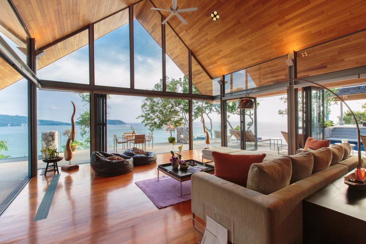 The main living room was designed to take advantage of the uncompromising views from this part of the Samsara Estate. Massive glass windows, with high-tech, wrap-around aluminum doors, put owners and guests in the center of nature, but in total comfort.(Courtesy of villa owners and Rosemont's)