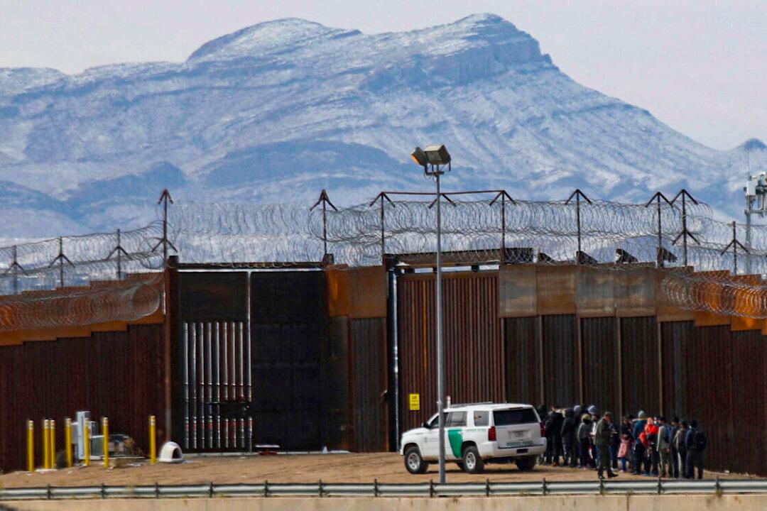 Chinese Nationals Flood US Southern Border Amid CCP Espionage Concerns