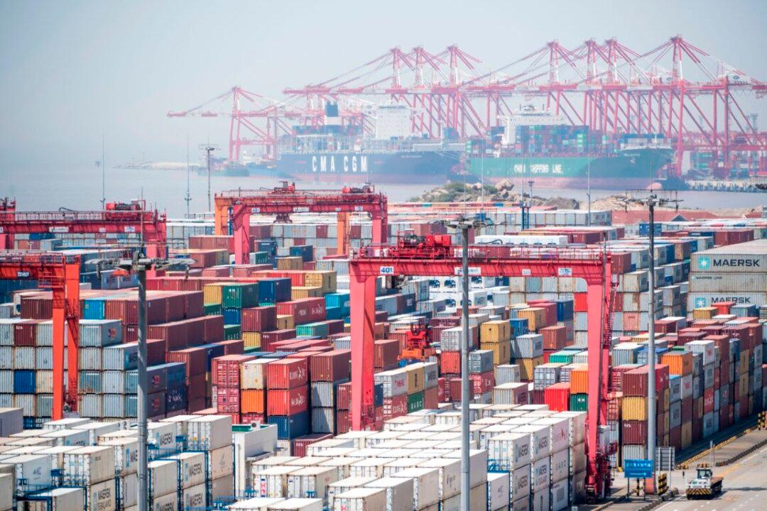 Lockdown Induces Shanghai Port Congestion, Drags Foreign Trade and Global Supply Chain