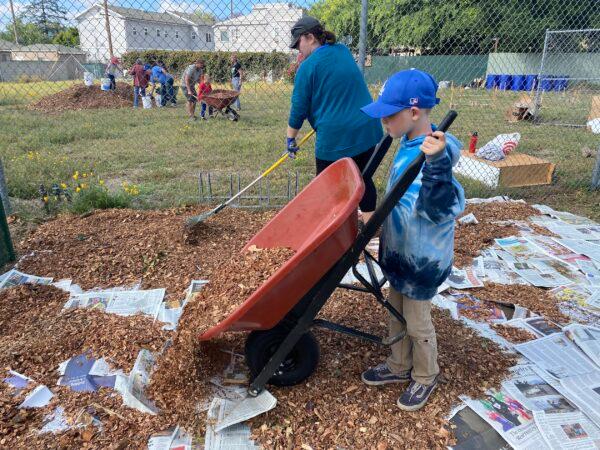 Volunteers came out to Burbank’s first community garden site at the corner of Chandler Boulevard and Pass Avenue in Burbank, Calif., on April 16, 2022. (Jill McLaughlin/The Epoch Times)
