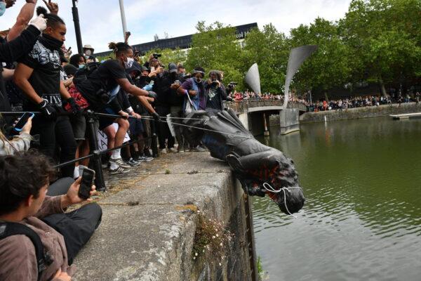 Protesters throwing the statue of Edward Colston into Bristol harbour on June 7, 2020. (Ben Birchall/PA)