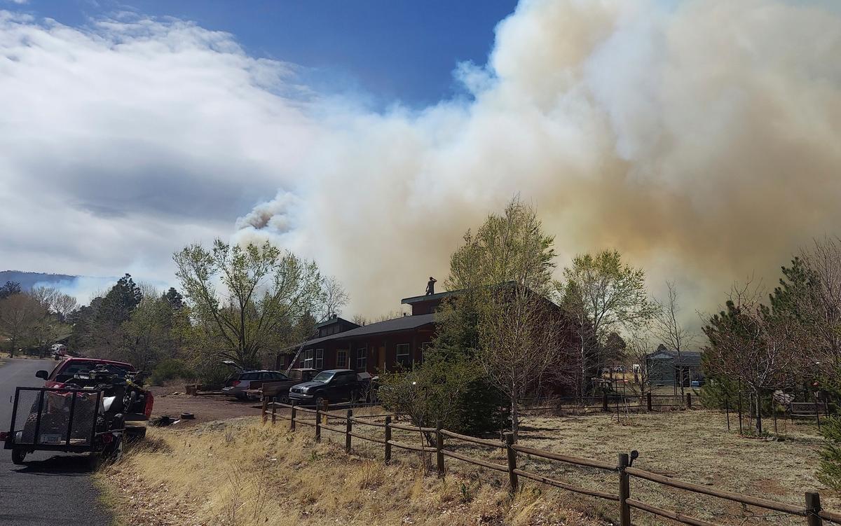 Wildfire in Arizona Forces Evacuation of Over 750 Homes