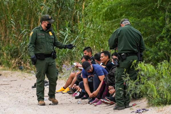  Border Patrol agents apprehend a group of Cubans who just crossed the Rio Grande from Mexico into Eagle Pass, Texas, on April 19, 2022. (Charlotte Cuthbertson/The Epoch Times)