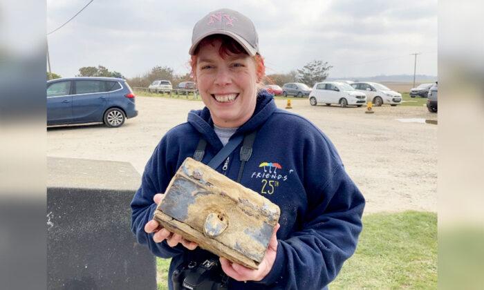 ﻿'I Never Dreamed of Finding Something Like This’: Woman Finds Treasure Chest During Beach Cleanup