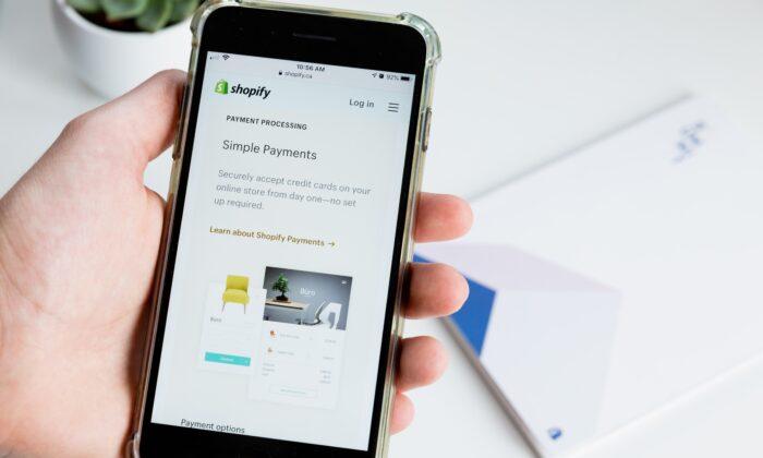 Analyst Cuts Price Target on Shopify but Still Sees 37 Percent Upside: What You Should Know