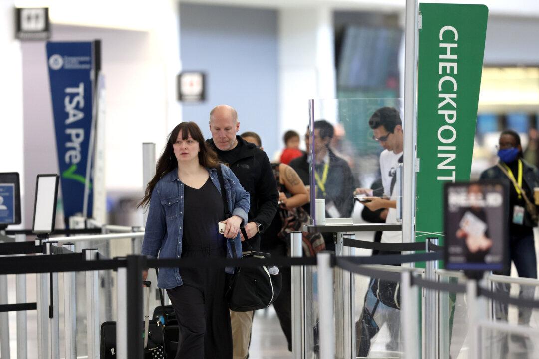 CDC Puts Mexico at Highest Risk Level for Travel Destinations Amidst Increasing COVID-19 Cases
