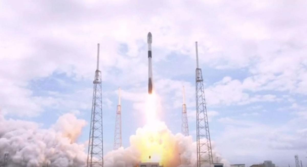 SpaceX Launches Starlink Satellites Into Orbit