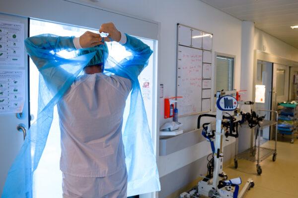 A doctor works in the COVID-19 intensive care unit at a hospital in Leipzig, Germany, on Nov. 18, 2021. (Jens Schlueter/Getty Images)